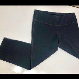 Athletes Gray workout leggings cropped